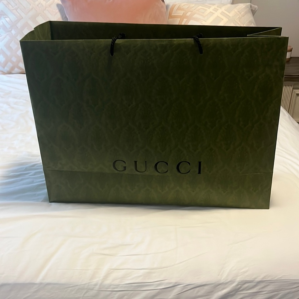 Large Gucci shopping bag